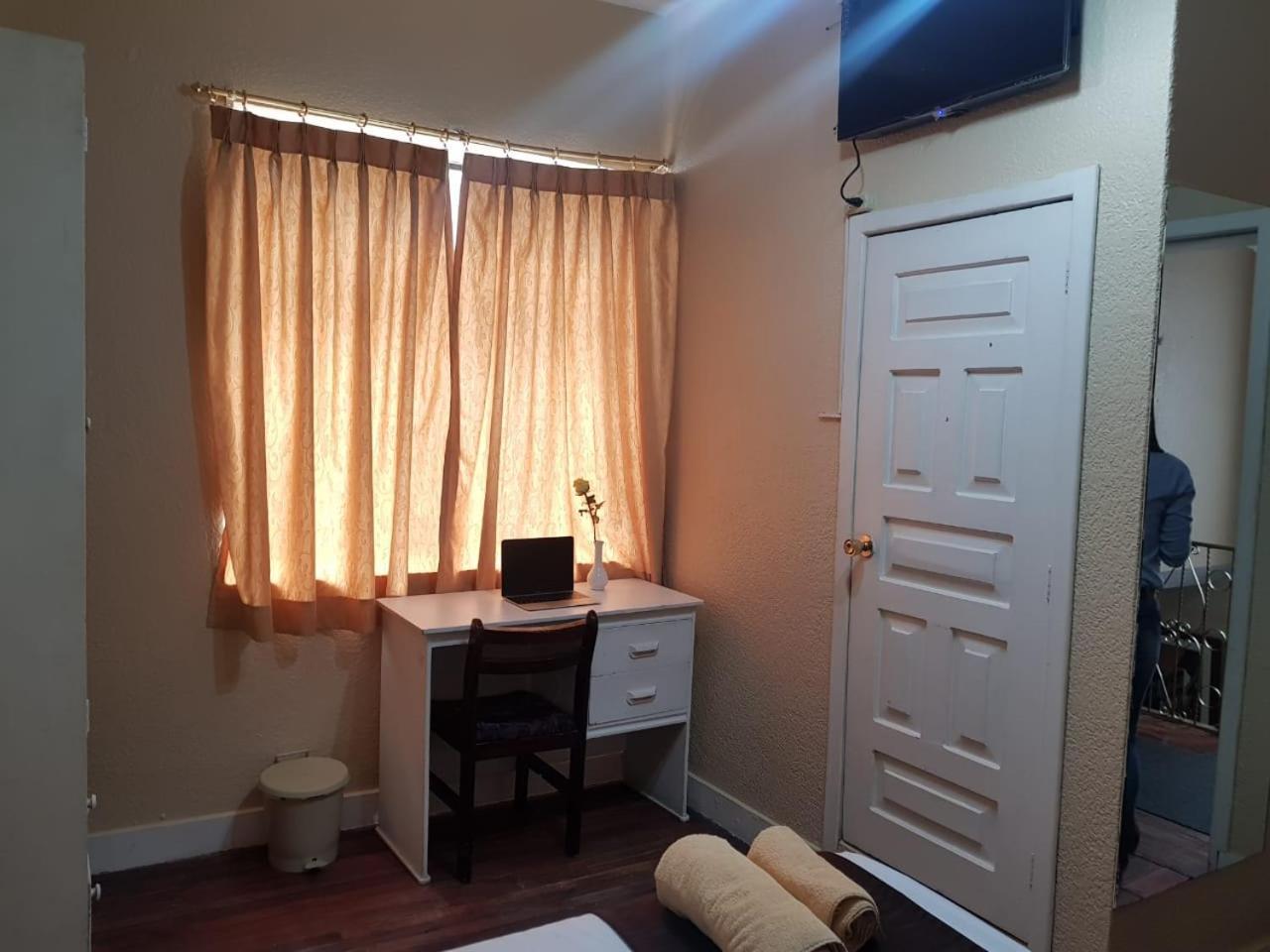 Hostal Loro Verde 키토 외부 사진